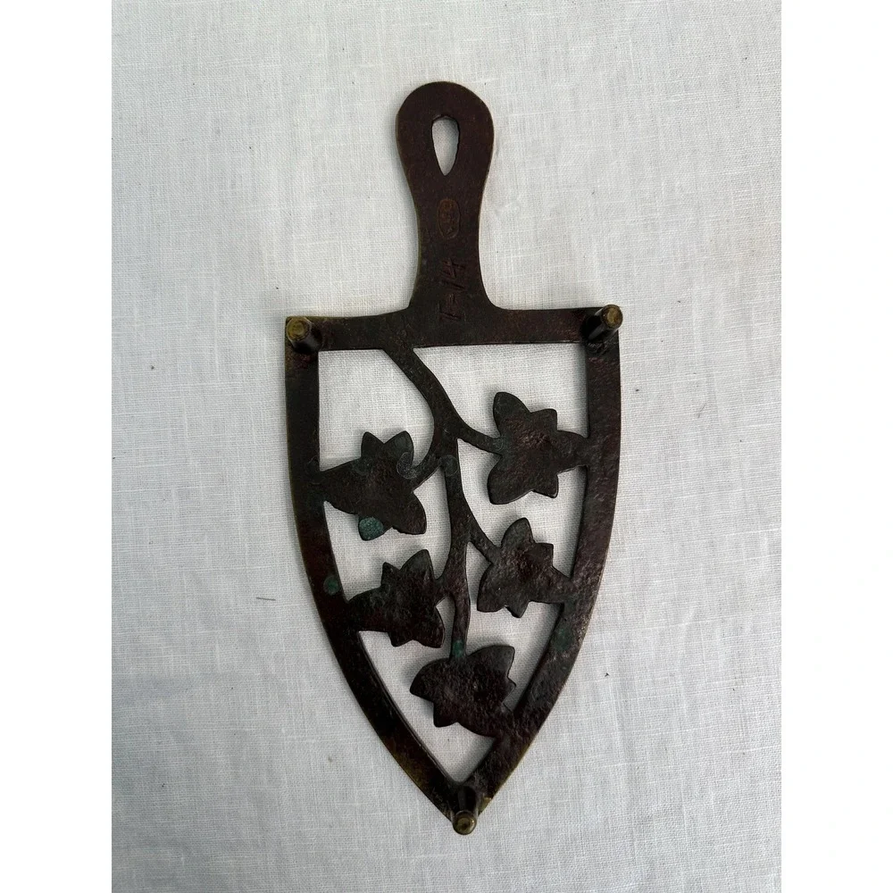 Vintage Brass Ivy Leaf Trivet Kitchen Hot Pad Gold Tone 9.25 Inch T-14 GHC